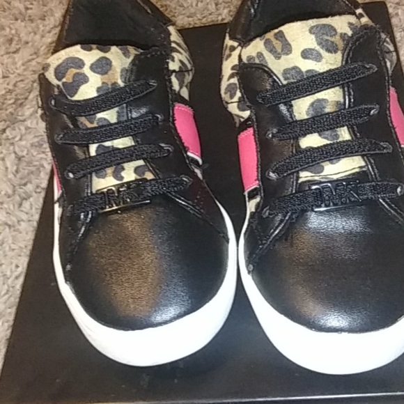 Shoes - Picture 2 of 5